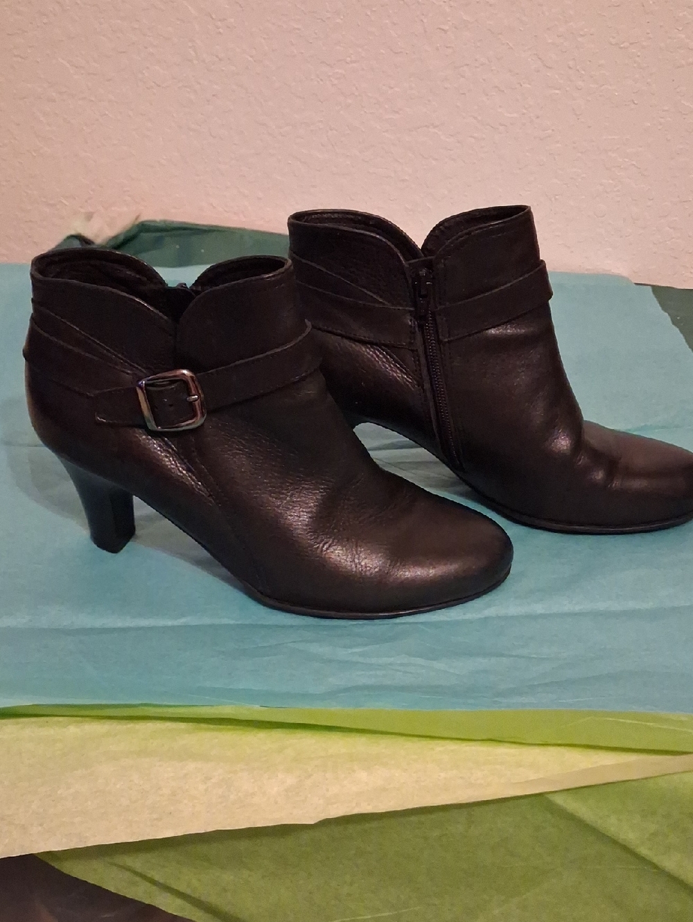 Nurture by Lamaze Black Leather Ankle Booties with Side Buckle Sz 9